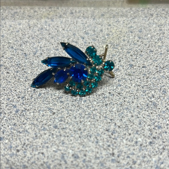 Elegant Blue and Teal Crystal Brooch - Picture 1 of 1